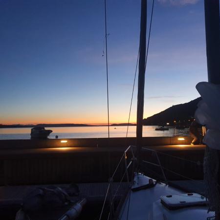 Ein wunderschöner Sonnenuntergang nach einem erfolgreichen Segel-Test